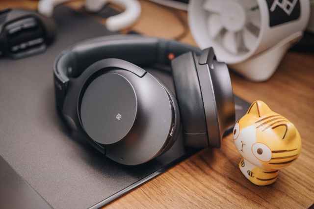 black cordless headset